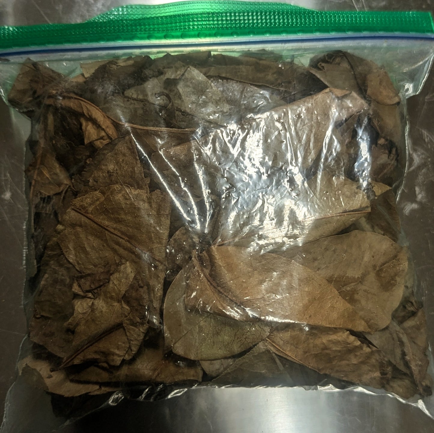 Fèy kowosòl/ soursop leaves